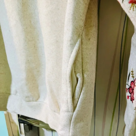 Juelle sweatshirt with embroidery on arms ! Hidden pockets - Picture 5 of 7